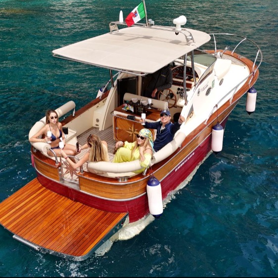 LocalShop24 - Da Sorrento: Tour di Capri in gozzo sorrentino 9 metri  queryboat